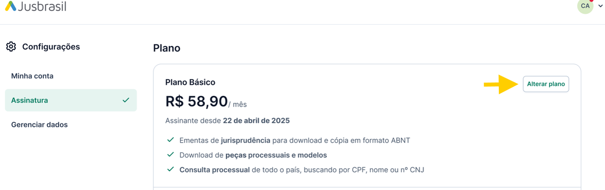 Tela Configurações > Assinatura com cartão do plano e botão “Alterar plano” destacado (seta amarela).